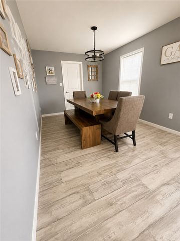 764 Oakdale Drive, Jamestown Vlg, OH 45335