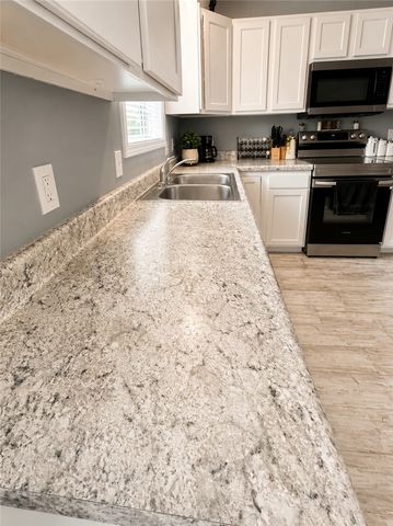 764 Oakdale Drive, Jamestown Vlg, OH 45335
