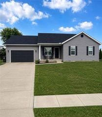 764 Oakdale Drive, Jamestown Vlg, OH 45335