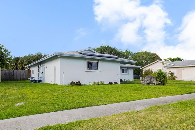 3097 Dolphin Drive, Delray Beach, FL 33445