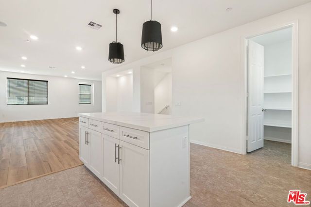 725 Daniel Freeman Circle, Inglewood, CA 90301