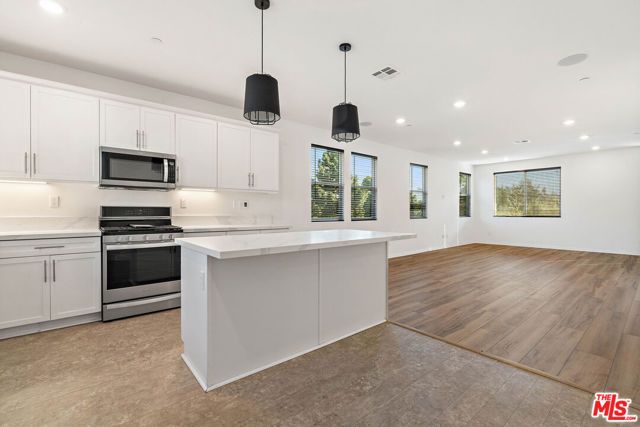 725 Daniel Freeman Circle, Inglewood, CA 90301