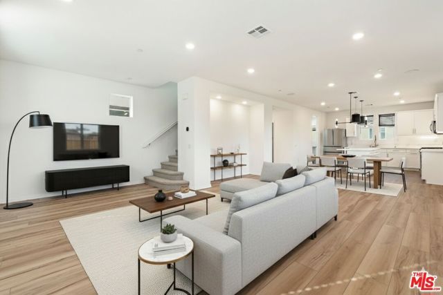 725 Daniel Freeman Circle, Inglewood, CA 90301