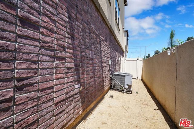 725 Daniel Freeman Circle, Inglewood, CA 90301