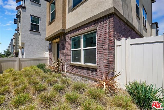 725 Daniel Freeman Circle, Inglewood, CA 90301