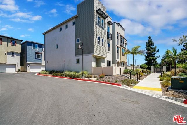 725 Daniel Freeman Circle, Inglewood, CA 90301