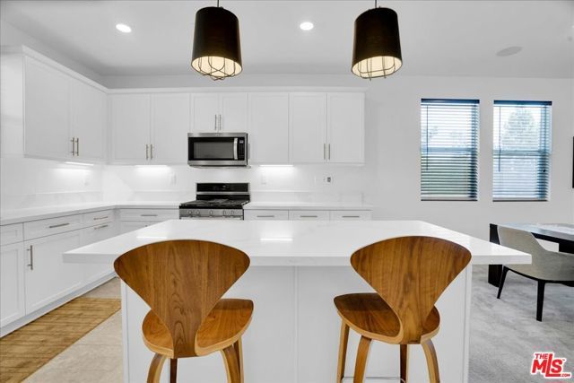 725 Daniel Freeman Circle, Inglewood, CA 90301