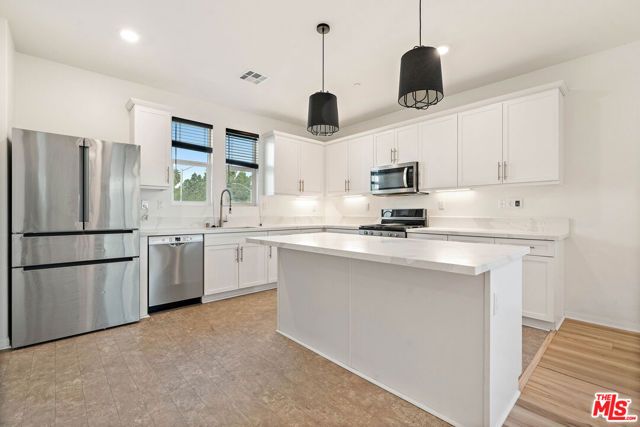 725 Daniel Freeman Circle, Inglewood, CA 90301