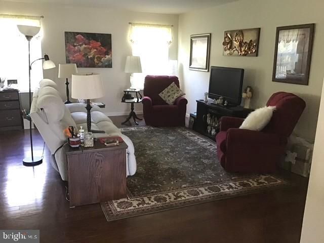 140 KOCH LN, Harrisburg, PA 17112