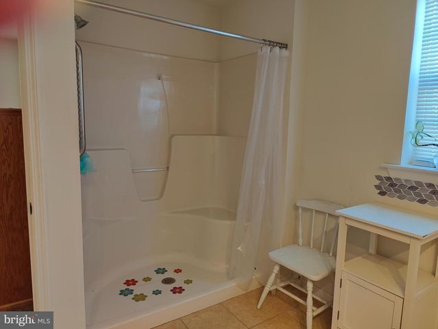 140 KOCH LN, Harrisburg, PA 17112