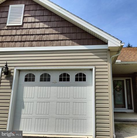 140 KOCH LN, Harrisburg, PA 17112