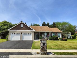 140 KOCH LN, Harrisburg, PA 17112