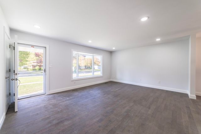 8749 Monroe Avenue, Munster, IN 46321