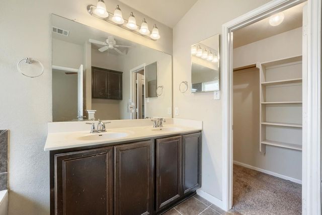 865 Heritage Springs TRL, Round Rock, TX 78664