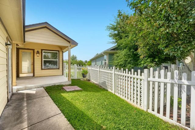 865 Heritage Springs TRL, Round Rock, TX 78664