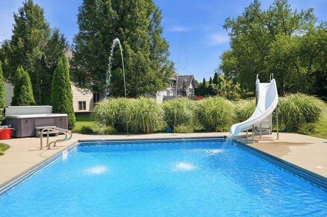 10626 Erie Drive, Crown Point, IN 46307