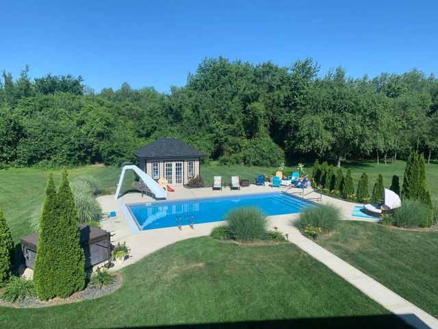 10626 Erie Drive, Crown Point, IN 46307