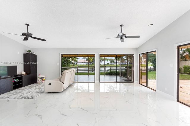 470 NW 38th Ave, Deerfield Beach, FL 33442