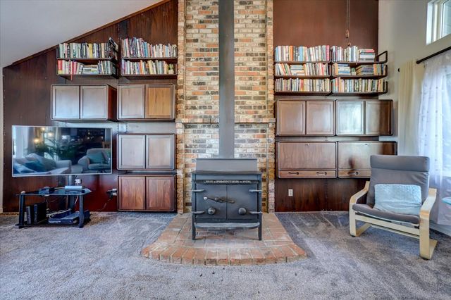 11594 Madrone Ct, Auburn, CA 95602