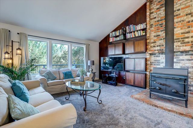 11594 Madrone Ct, Auburn, CA 95602