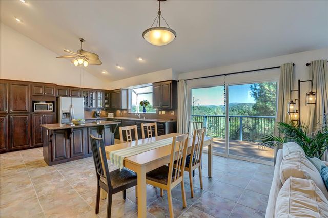 11594 Madrone Ct, Auburn, CA 95602