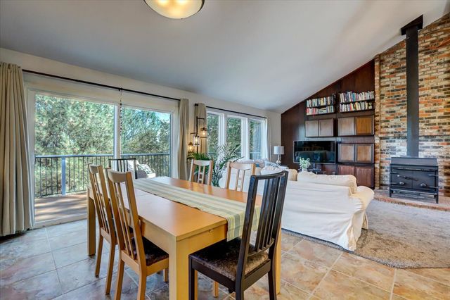 11594 Madrone Ct, Auburn, CA 95602