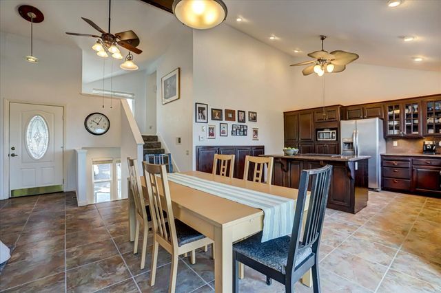 11594 Madrone Ct, Auburn, CA 95602