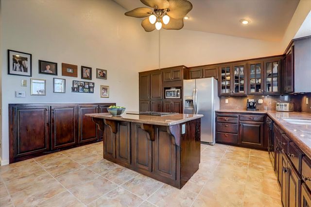 11594 Madrone Ct, Auburn, CA 95602