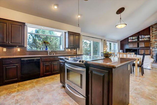 11594 Madrone Ct, Auburn, CA 95602