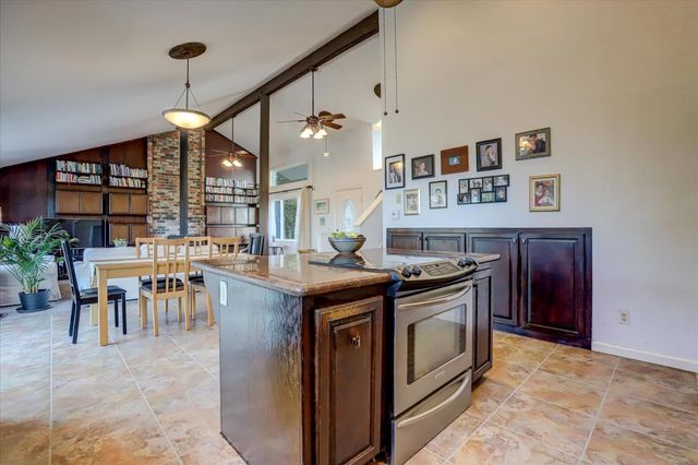 11594 Madrone Ct, Auburn, CA 95602