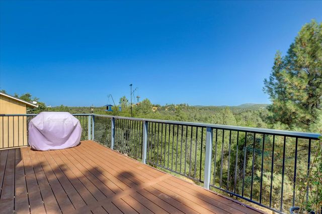 11594 Madrone Ct, Auburn, CA 95602