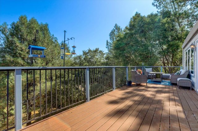 11594 Madrone Ct, Auburn, CA 95602