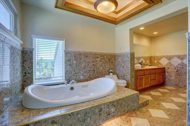 11594 Madrone Ct, Auburn, CA 95602