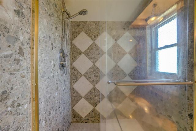 11594 Madrone Ct, Auburn, CA 95602