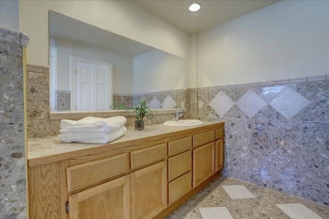 11594 Madrone Ct, Auburn, CA 95602