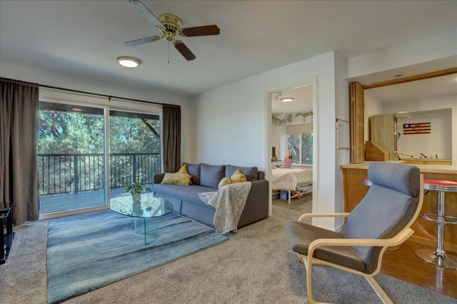 11594 Madrone Ct, Auburn, CA 95602