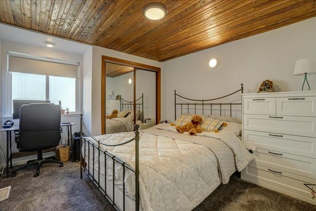 11594 Madrone Ct, Auburn, CA 95602