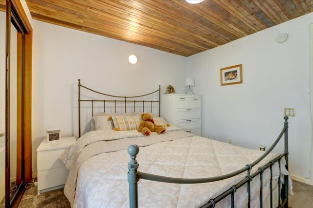 11594 Madrone Ct, Auburn, CA 95602