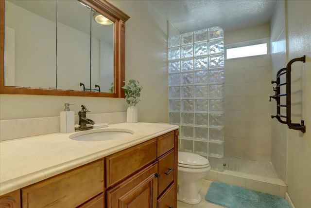 11594 Madrone Ct, Auburn, CA 95602