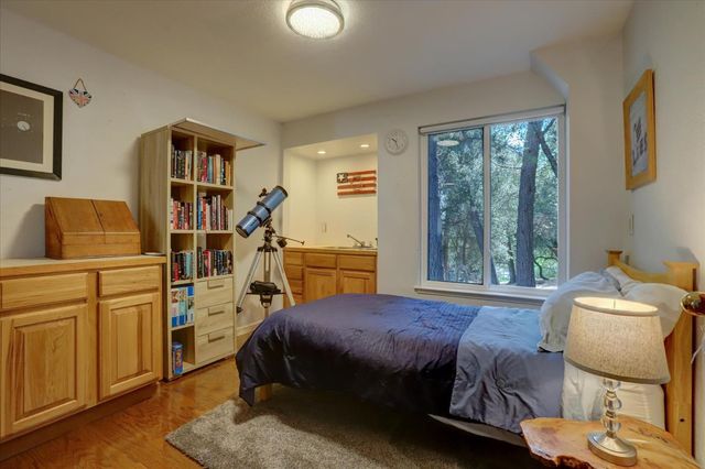 11594 Madrone Ct, Auburn, CA 95602