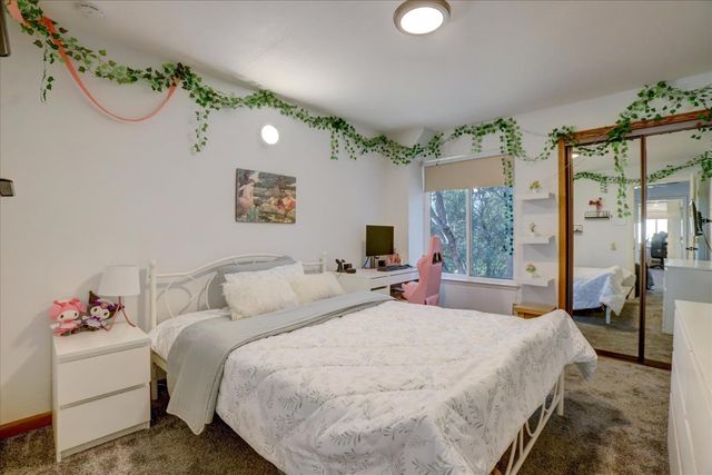 11594 Madrone Ct, Auburn, CA 95602