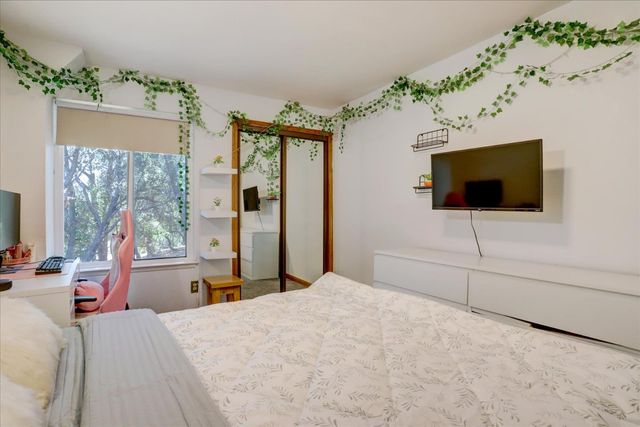 11594 Madrone Ct, Auburn, CA 95602