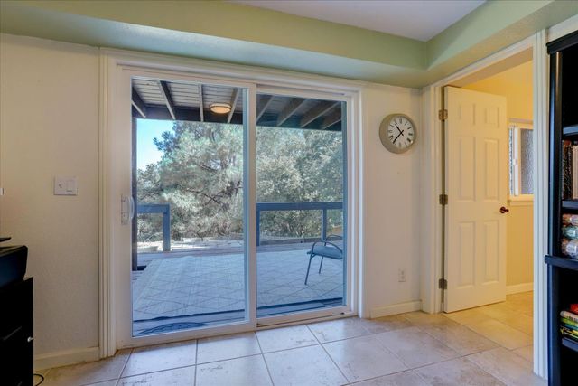 11594 Madrone Ct, Auburn, CA 95602