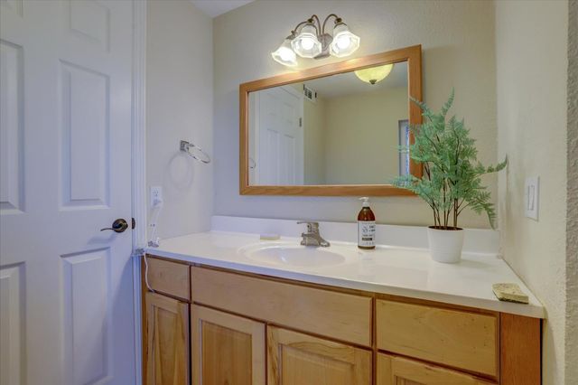 11594 Madrone Ct, Auburn, CA 95602