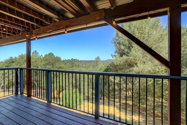 11594 Madrone Ct, Auburn, CA 95602