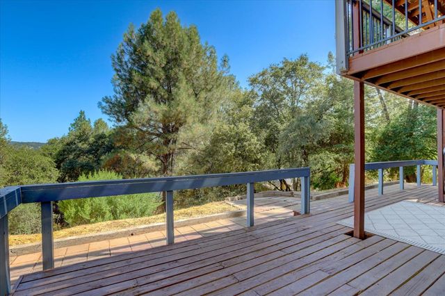 11594 Madrone Ct, Auburn, CA 95602