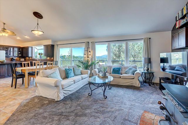 11594 Madrone Ct, Auburn, CA 95602