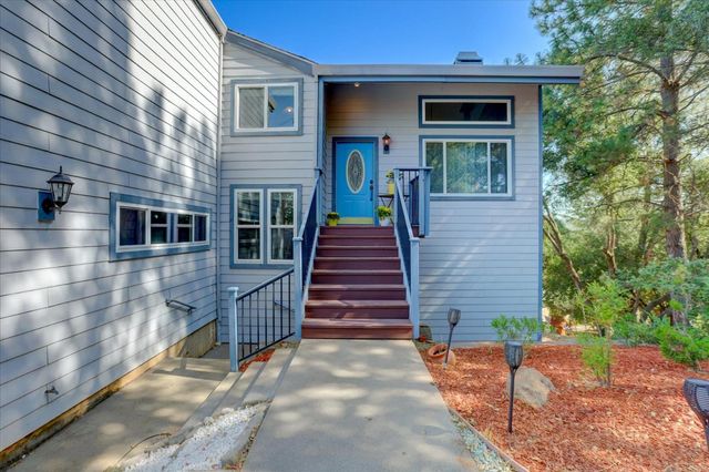 11594 Madrone Ct, Auburn, CA 95602