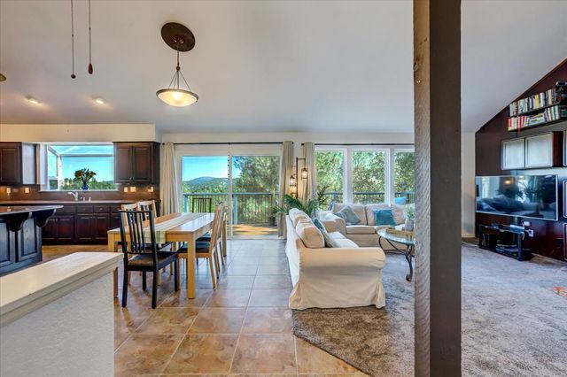 11594 Madrone Ct, Auburn, CA 95602