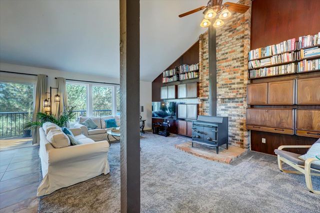 11594 Madrone Ct, Auburn, CA 95602